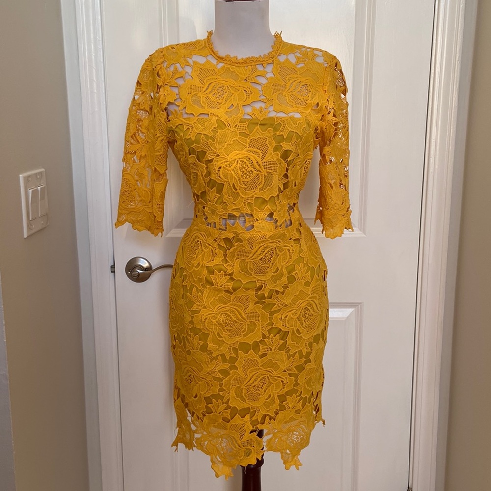 Lulu's lace dress size small